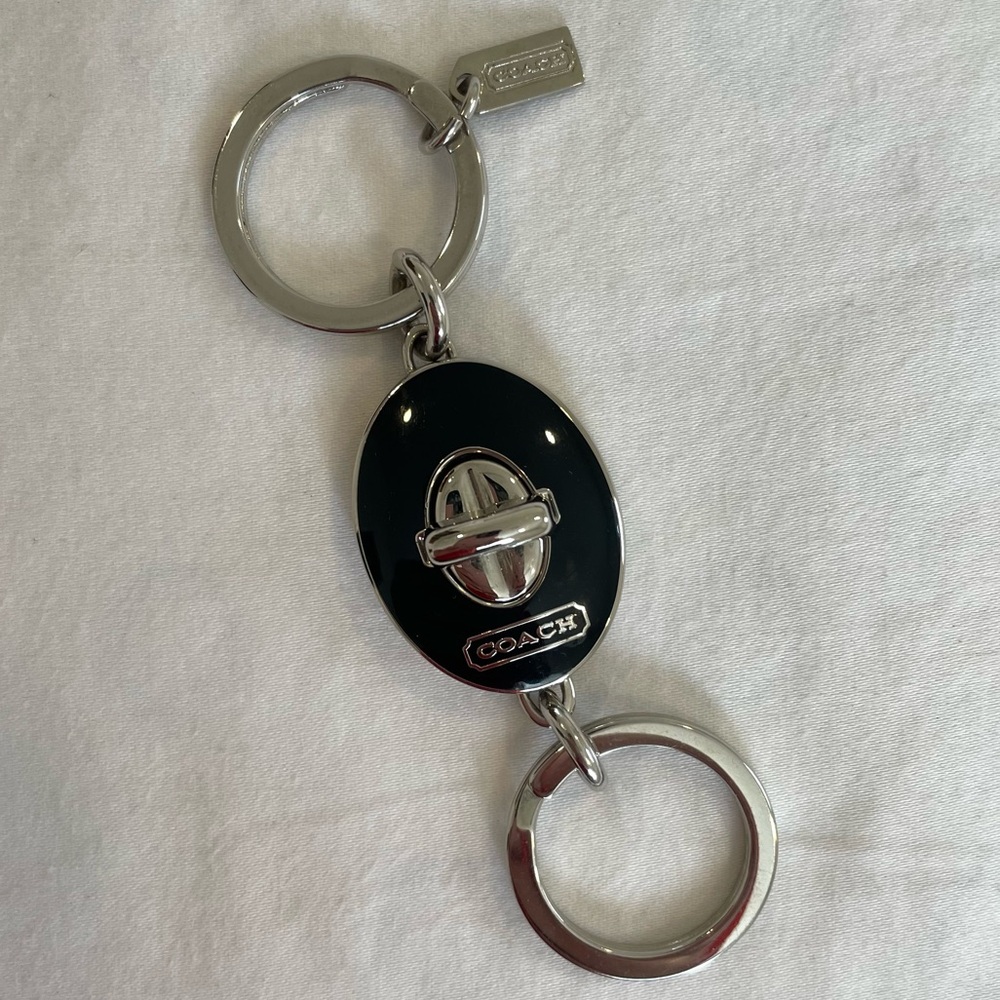 COACH Turnlock Keychain Black Silver Valet Key Chain Enamel Coach Keychain